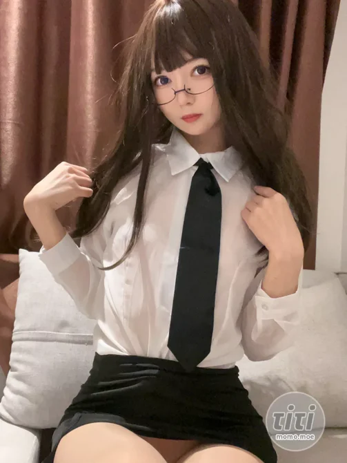 51酱 – NO.010 肉丝眼镜娘 [52P7V-421MB]