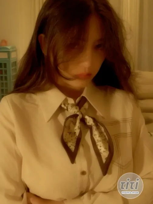 樱晚gigi – VOL.42 粉丝群收费视频42 钢琴课系列 被中断的课(下) [1V-170M]