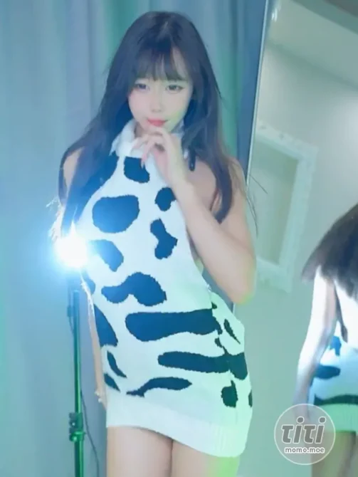 黏黏团子兔 – NO.019 (咬一口兔娘) 定制舞 [1V-650M]