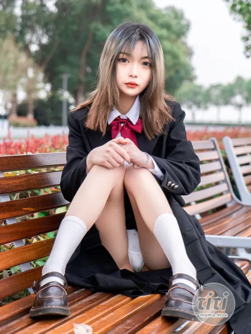 梨瑾瑾 – NO.015 户外黑长服 [20P-263M]