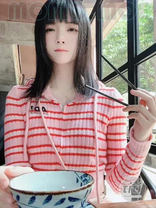 桜桃喵 – NO.168 条纹毛衣 [22P-98MB]