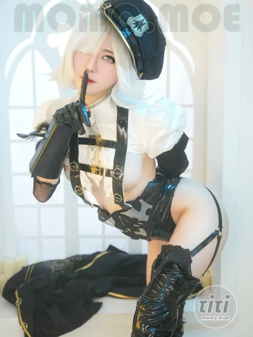 Sally Dorasnow – NO.069 Officer 2B [36P-166MB]