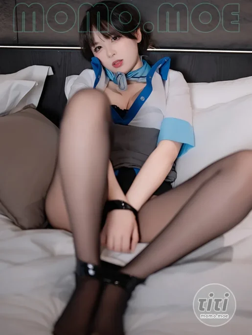 轩萧学姐 – NO.072 空姐室内黑丝 [75P+1V-5.88G]