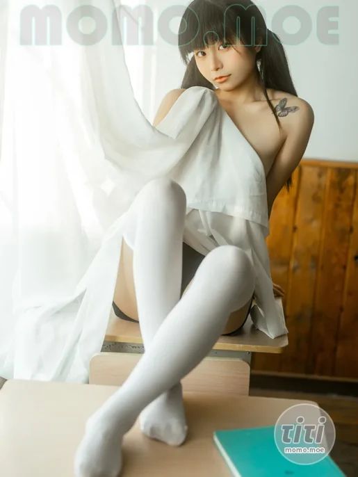 铁手叫兽 – NO.006 饱饱 午后教室 [34P+1V-2.34GB]